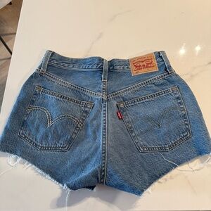 Levi’s 501 shorts NEW 26